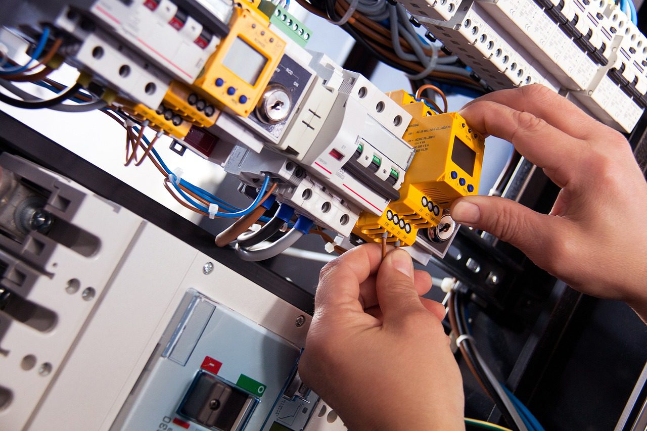 Elektroinstallation und E-Check durch RHO Elektrotechnik