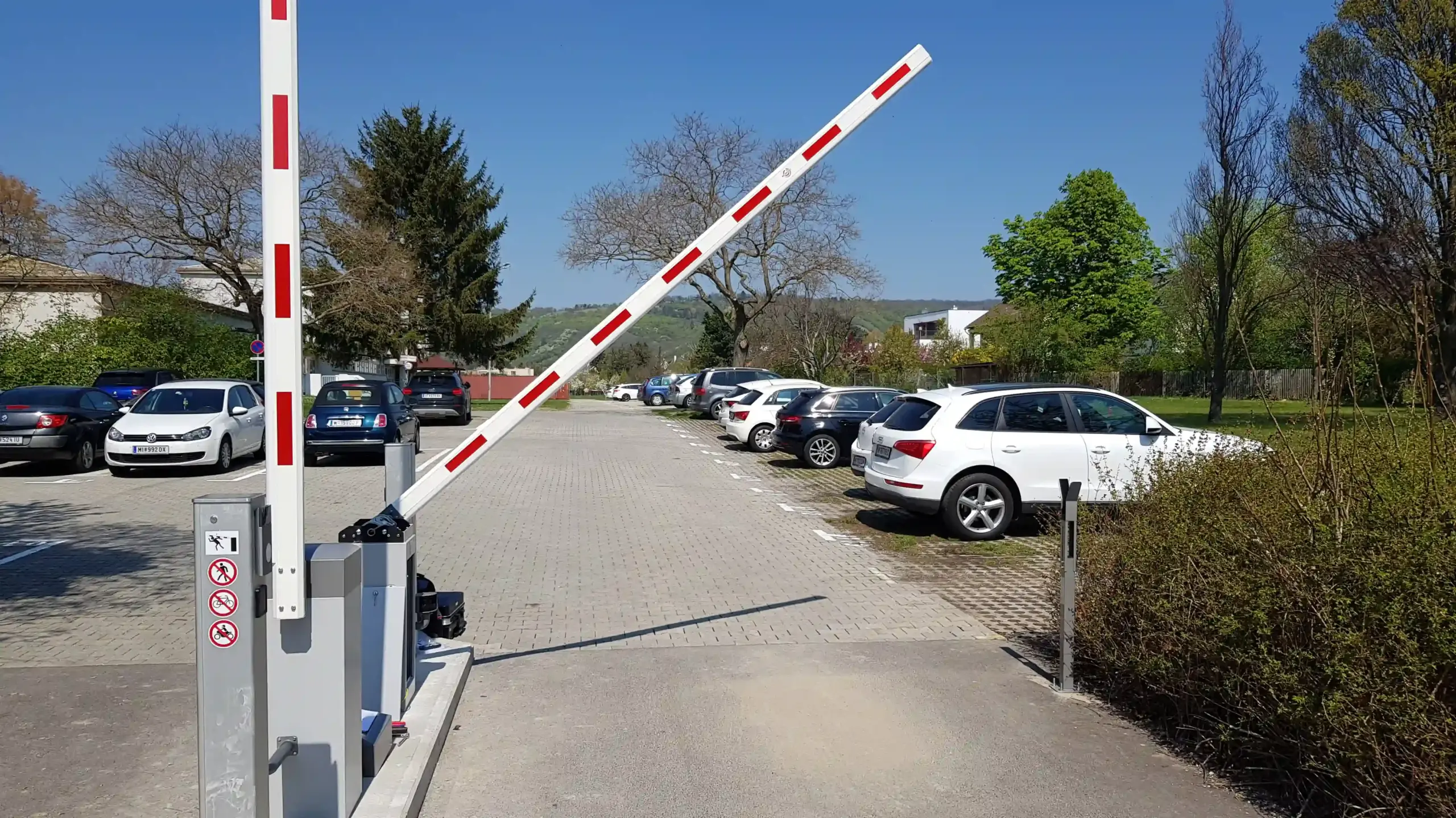 Schrankenanlage an einer Zufahrt