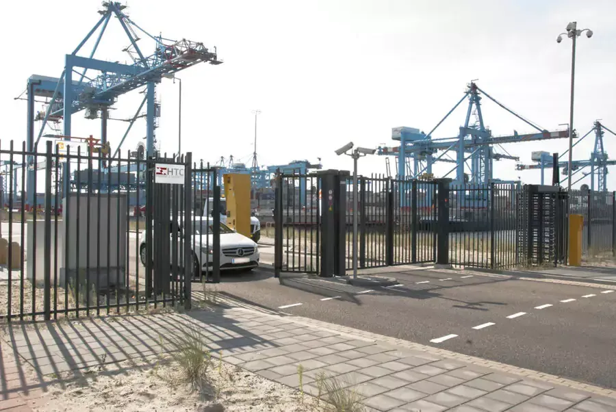 ALPHA Standards Schnellfalttor am Hafen