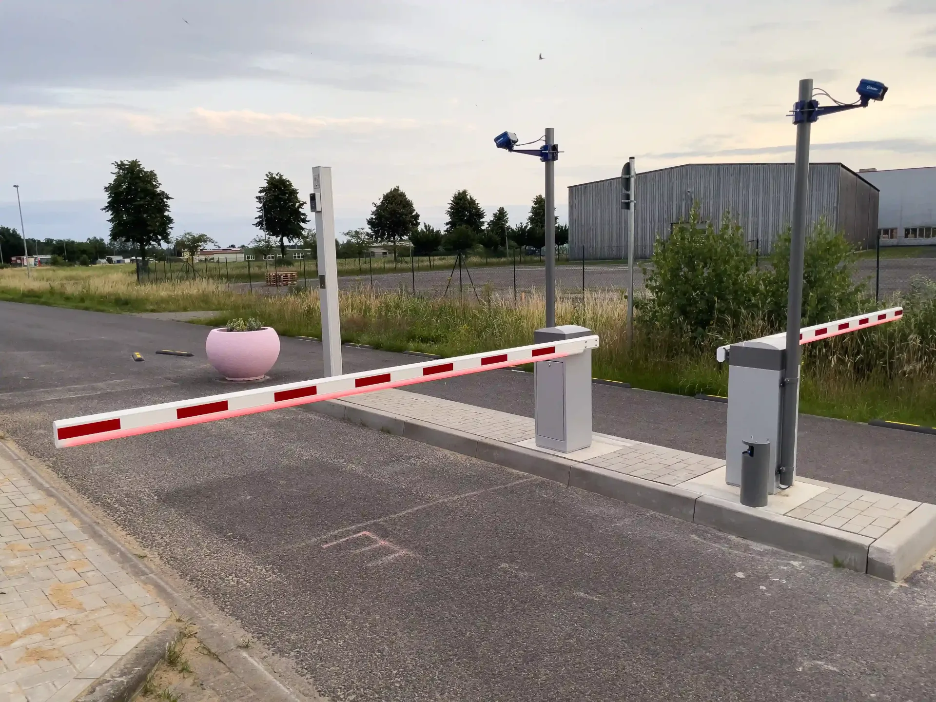 Realisierte Schrankenanlage bei Austrotherm