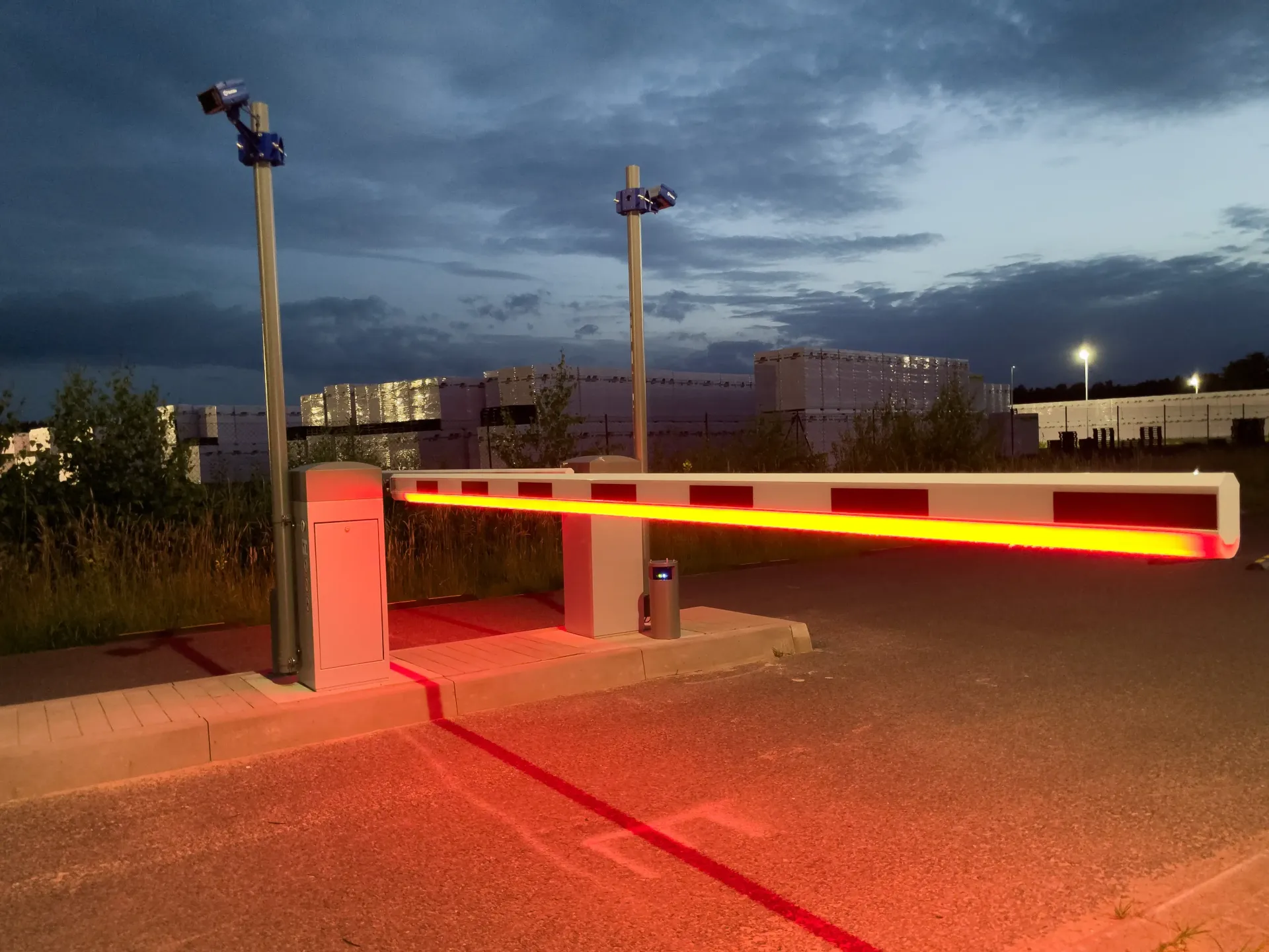 Schrankenanlage mit LED-Signalstreifen